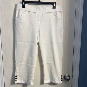 Coral Bay White Capris with Textured Fabric and Tapered Fit